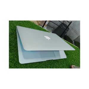Apple Macbook Air 2015 model Core i7 Ram 8GB/SSD 512GB/13.3 Inch
