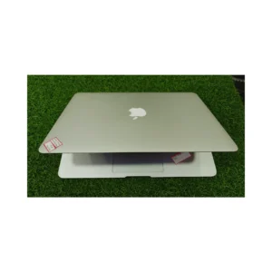 Apple MacBook Air 2017 model Corei5  Ram 8GB/SSD 256GB/13.3 Inch